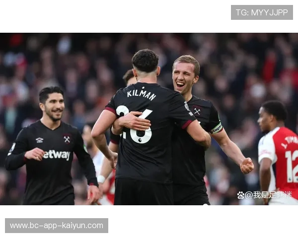 西汉姆联鏖战伯恩利保级关键战双方誓为生存展开激烈对决 西汉姆联鏖战伯恩利保级关键战双方誓为生存展开激烈对决