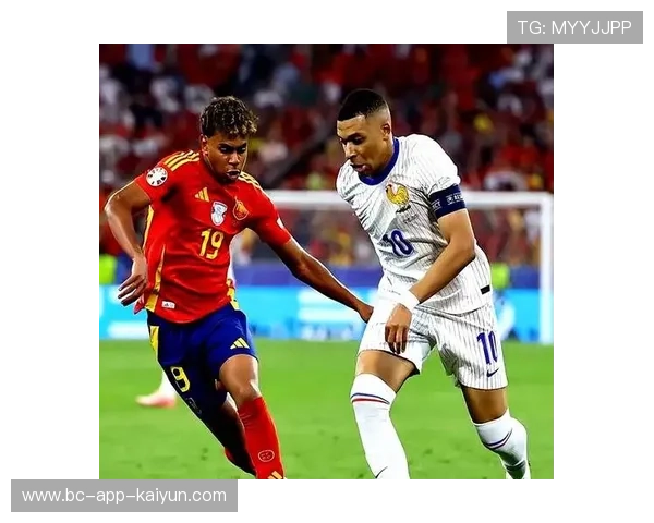 姆巴佩与球迷共同种下一棵“纪念树”，仪式感满满