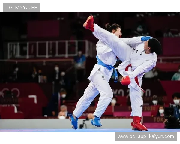 世界空手道系列赛，中国队首次晋级四强，世界空手道比赛