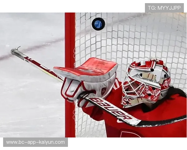 冰球门将扑救堪比超英，赛后获封神