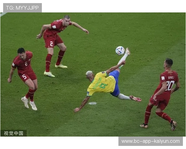 前锋倒钩空中美技入选本月十佳画面被赞为经典