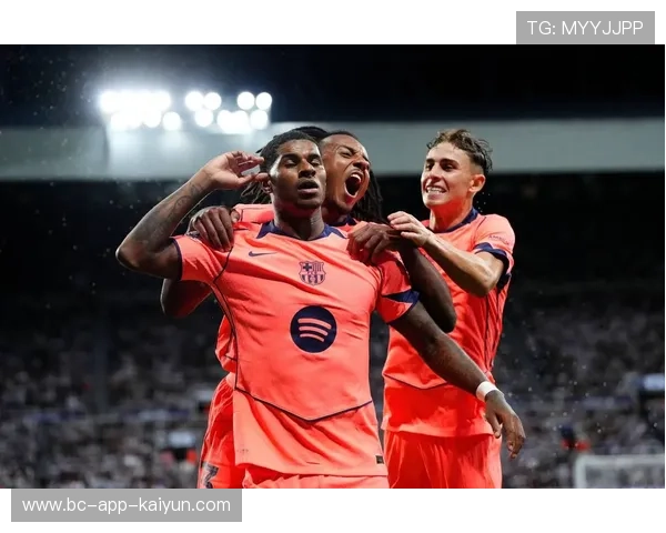 拉什福德反击单挑后卫后轻松推射